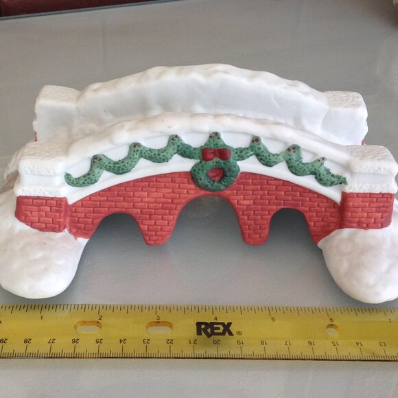 Vintage 'Santa's Best Christmas in Vermont Red Brick Bridge Village Accessory - Picture 1 of 4